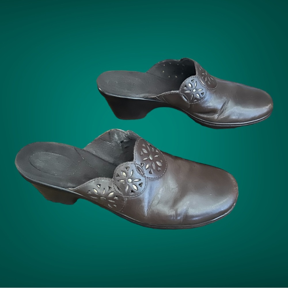Clarks‎ Brown Leather Bendables Clogs / Mules Women's Size 9